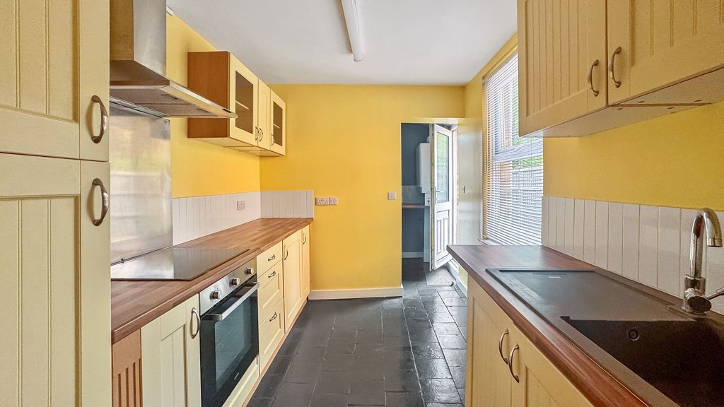 Property photo 3 of 25