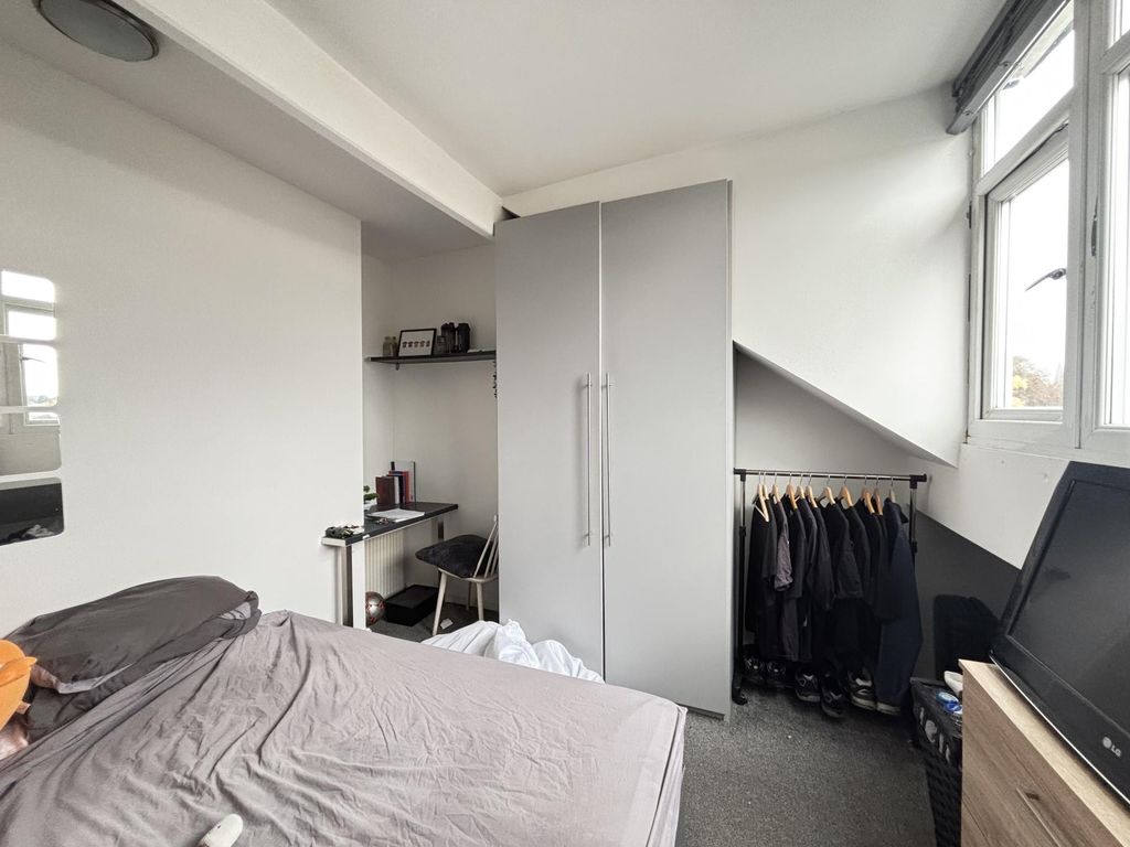 Property photo 3 of 24 A Bright, Tidy Bedroom Featuring A Comfortable Bed...