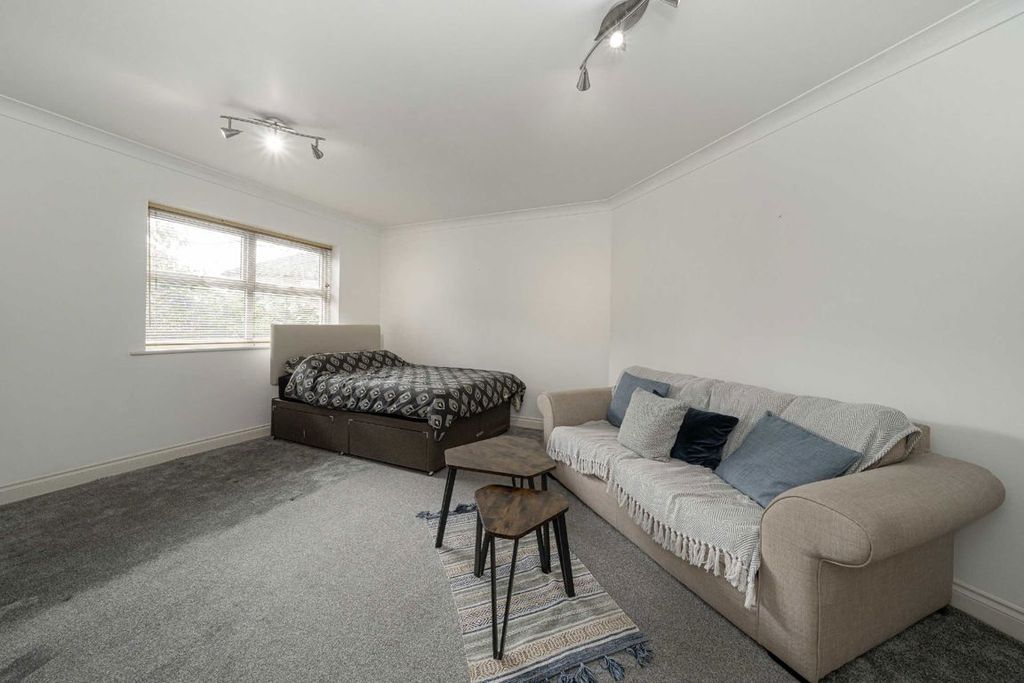 Property photo 2 of 3