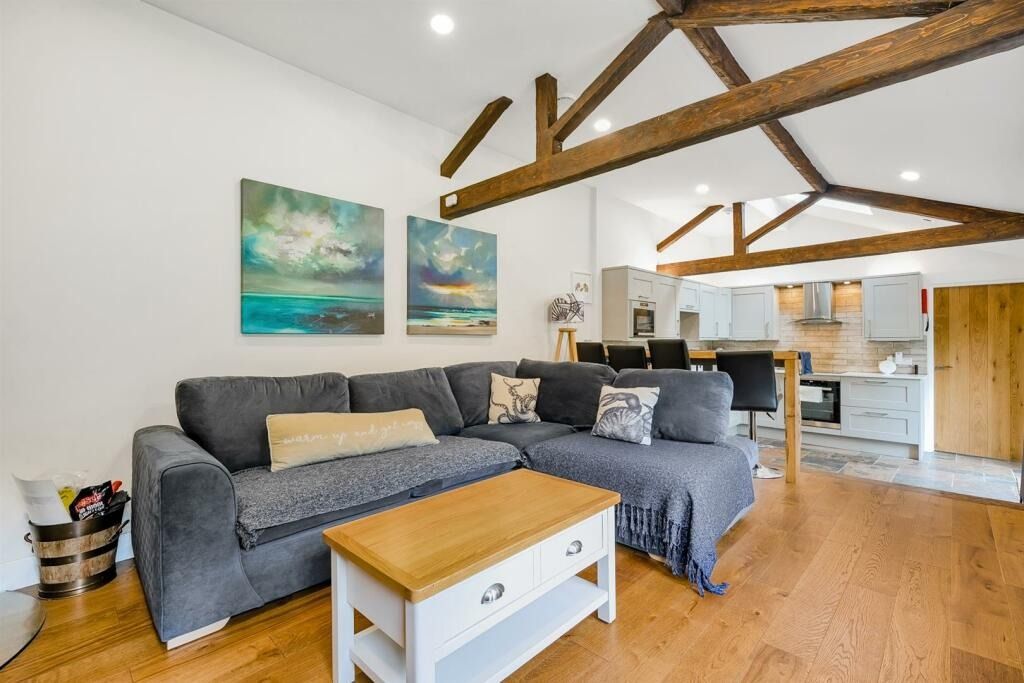 Property photo 3 of 28 4859343