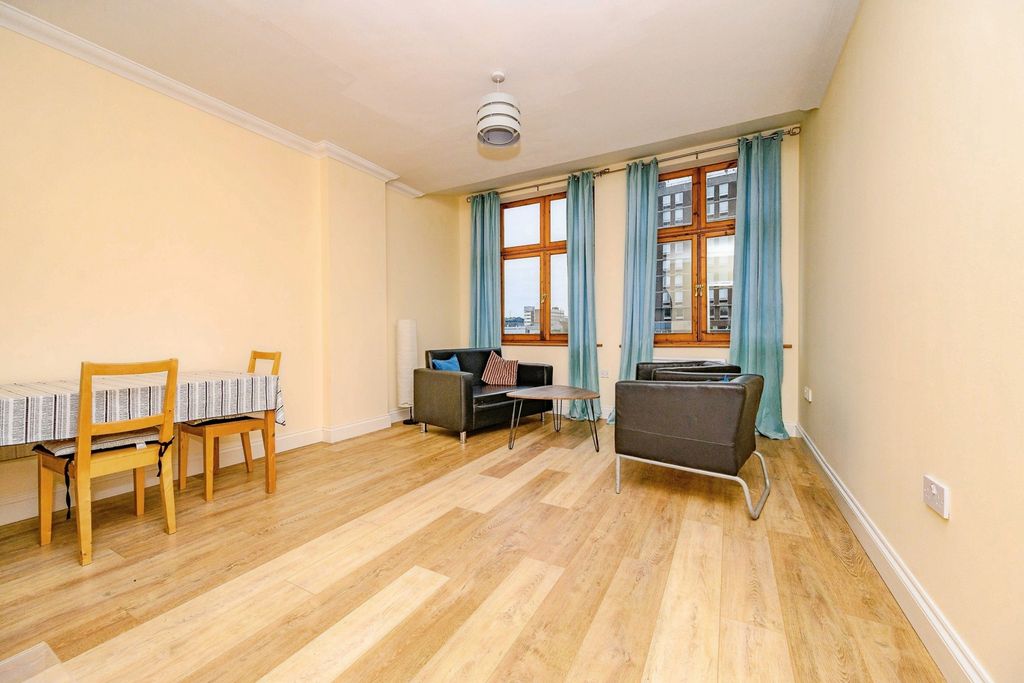 Property photo 3 of 11 Photo