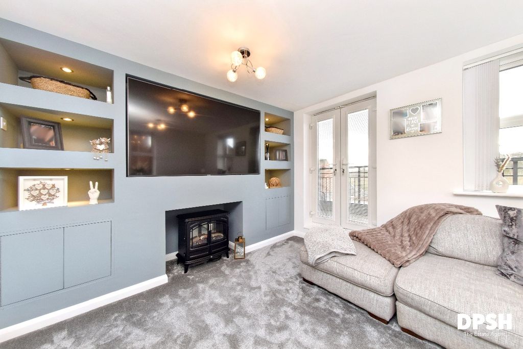 Property photo 3 of 32