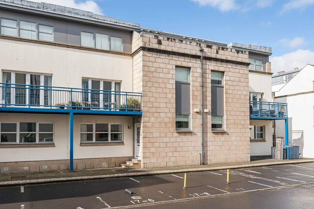 Property photo 1 of 33