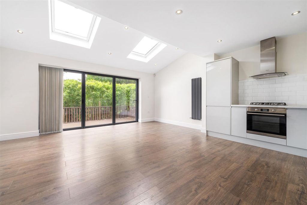 Property photo 1 of 15 Tallis Grove-10.Jpg