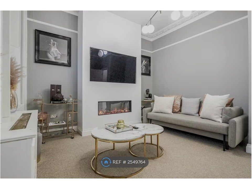 Property photo 1 of 16 Living Room