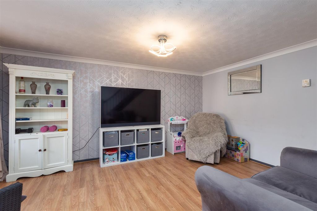 Property photo 3 of 15