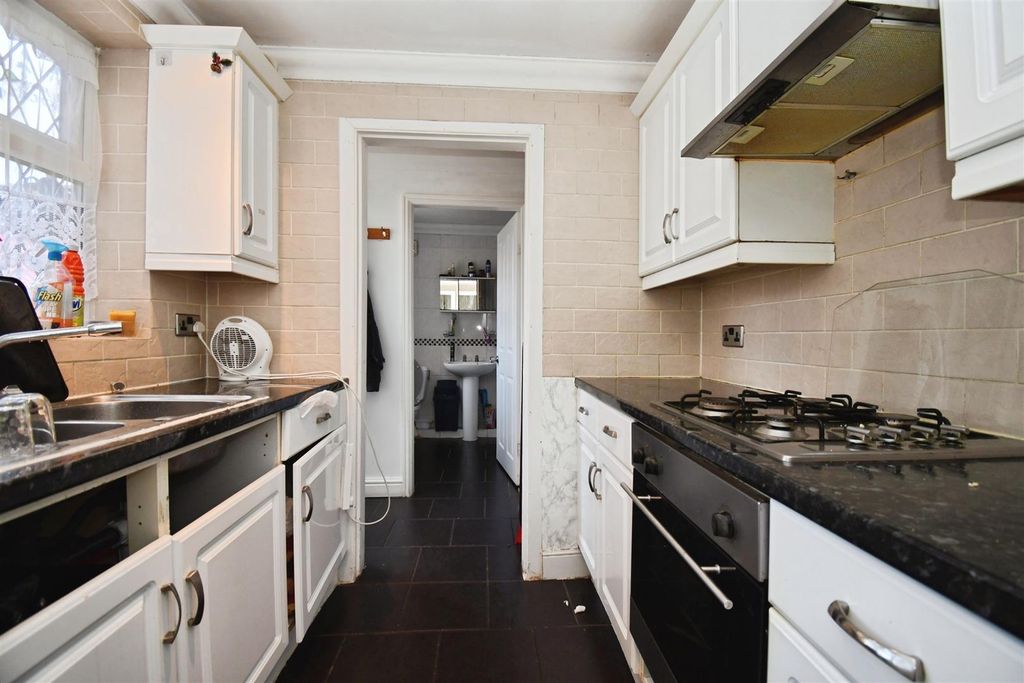 Property photo 3 of 14 01392284-U 20 2816 29.Jpg