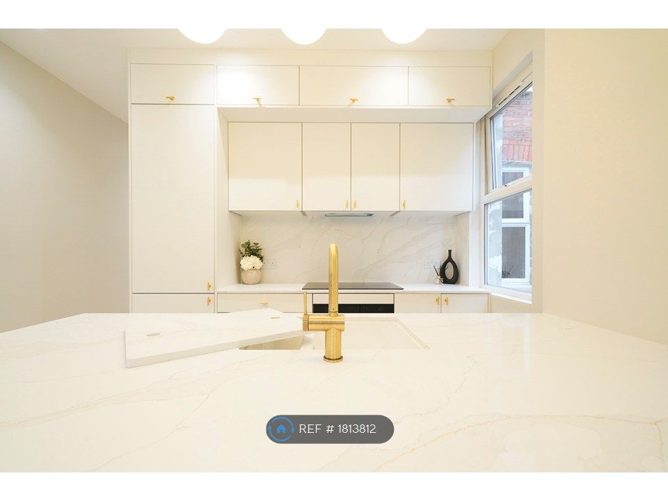 Property photo 2 of 12 Kitchen