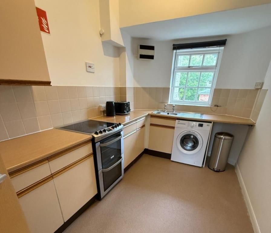 Property photo 3 of 7 Kitchen