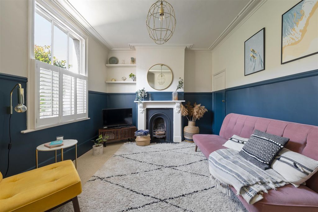 Property photo 3 of 26 Cowley Road, E11