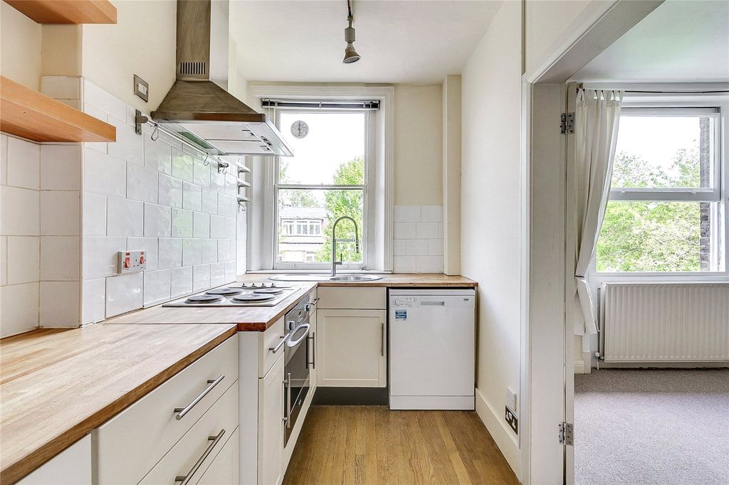 Property photo 3 of 11 Kitchen