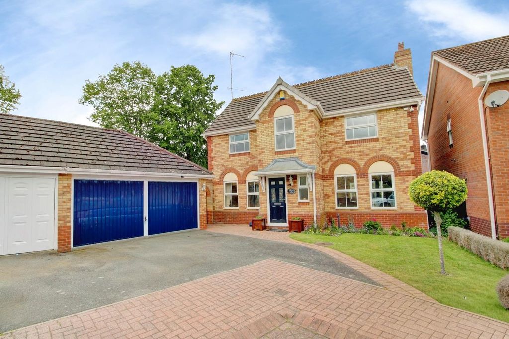 Property photo 1 of 32