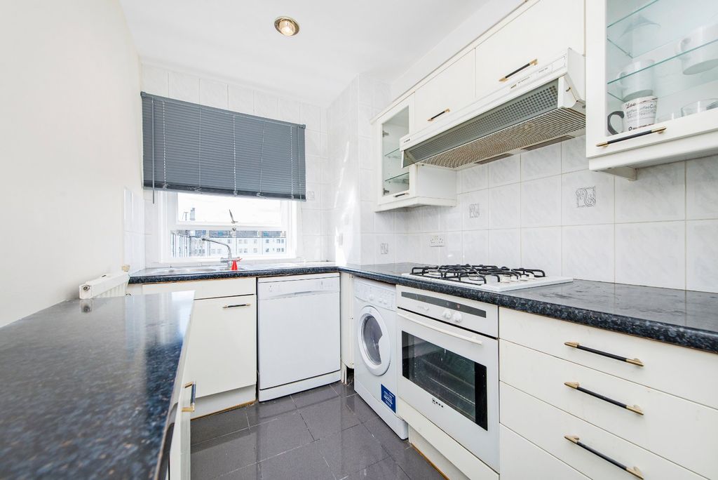 Property photo 2 of 7 Kitchen