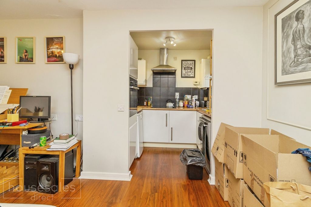 Property photo 3 of 10