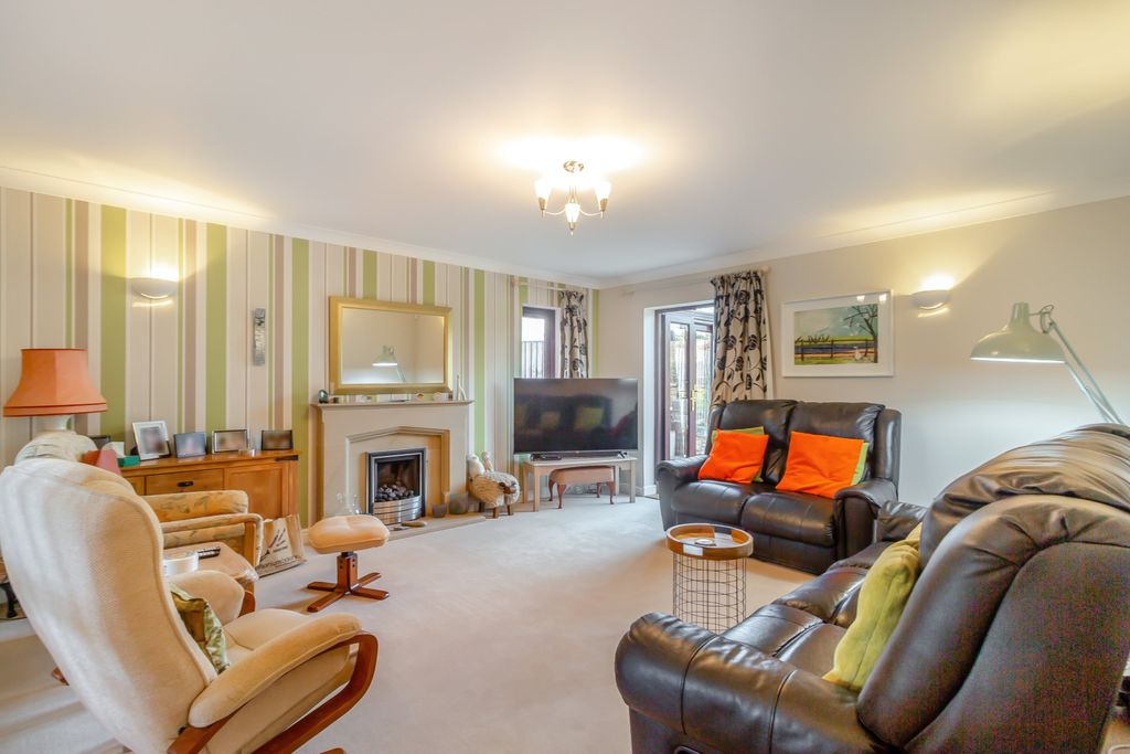 Property photo 3 of 42