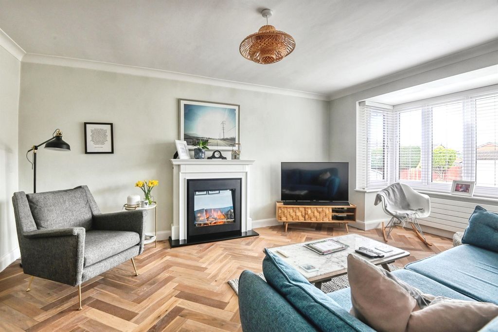 Property photo 2 of 21