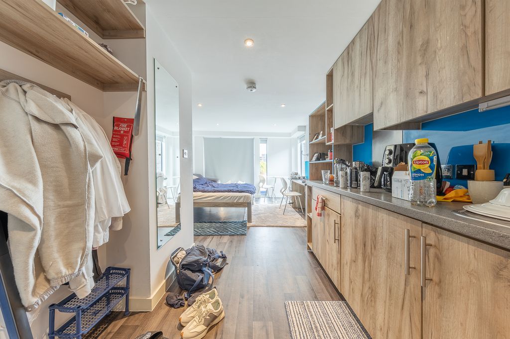 Property photo 3 of 11 Kitchen