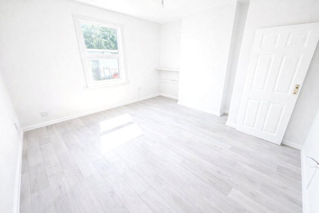 Property photo 3 of 3 Picture No. 03