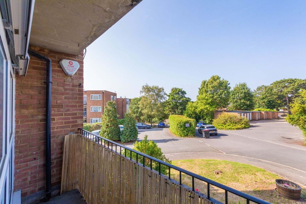 Property photo 3 of 10 Balcony