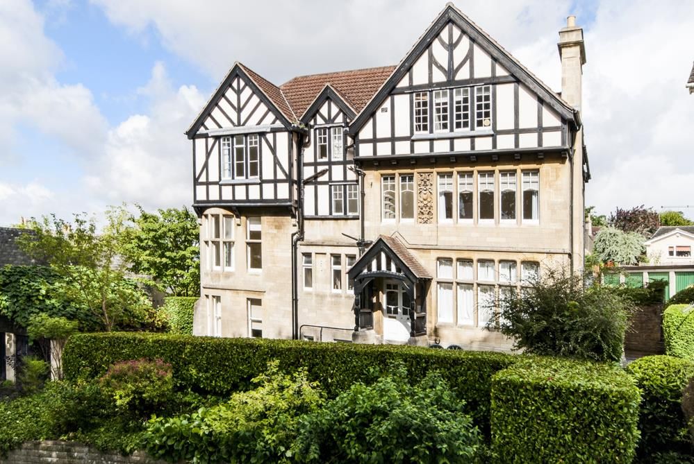 Property photo 1 of 8 Lansdown Grove Flat.