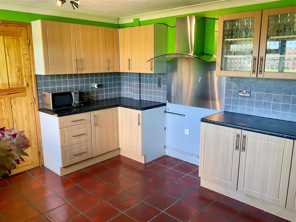 Property photo 2 of 18 Kitchenb.Jpg