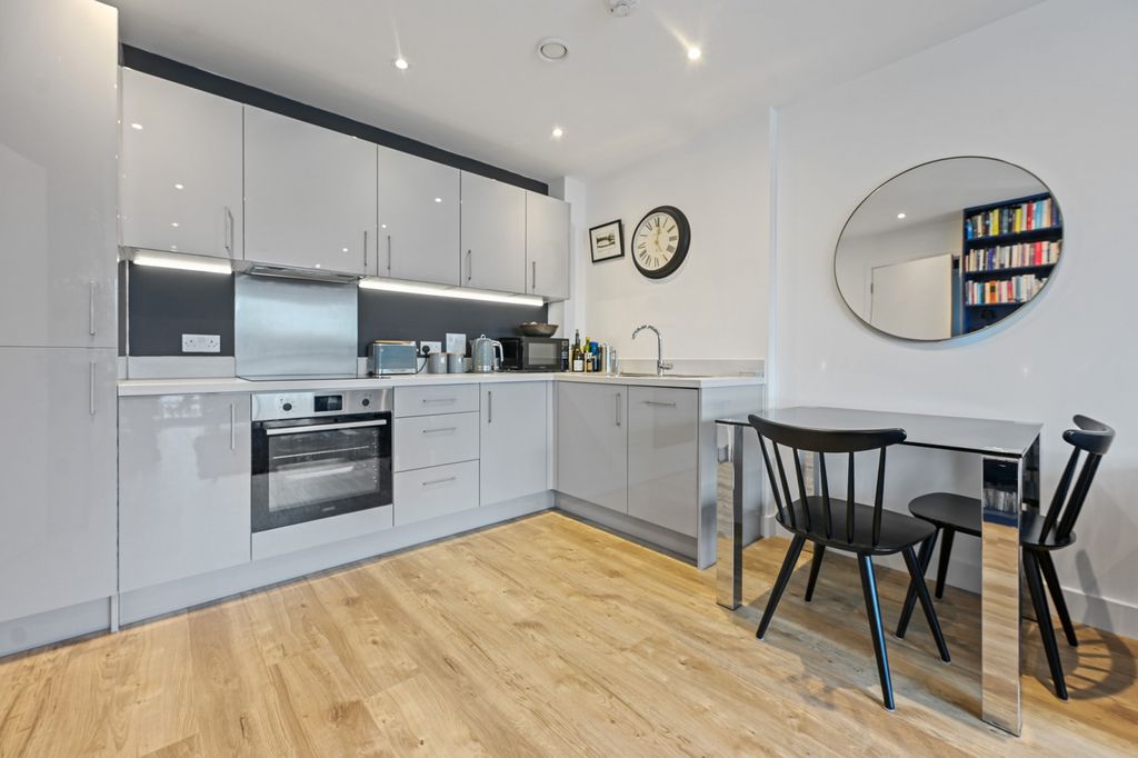 Property photo 2 of 8 Kitchen