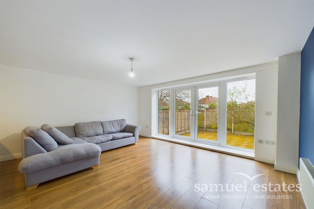 Property photo 1 of 16 Living Room