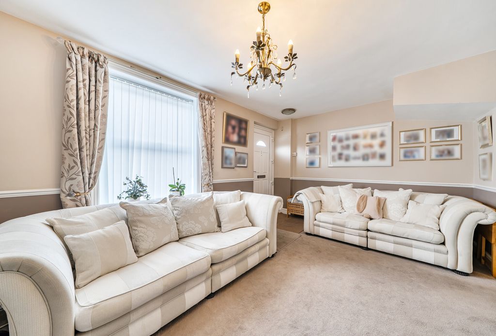 Property photo 1 of 9 1514488-8-6A9Ec5E...