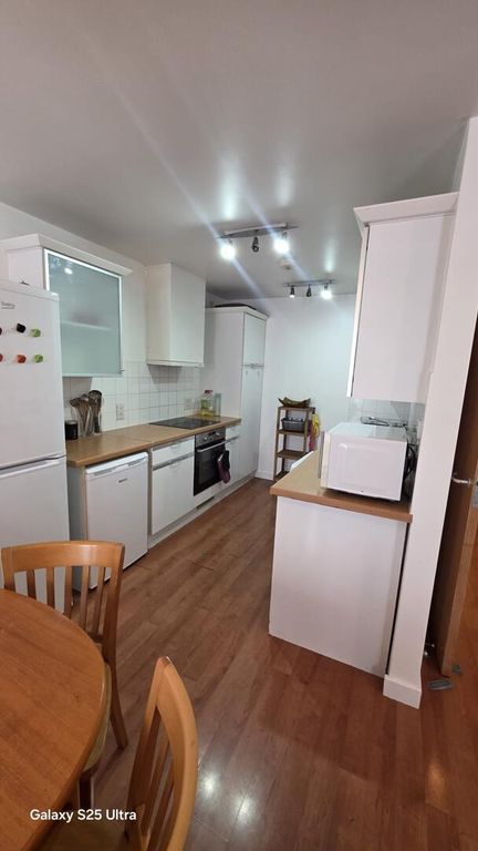 Property photo 3 of 7 Kitchen
