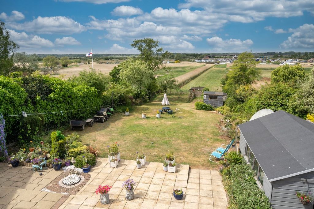 Property photo 3 of 23 Iq_00198-Edit