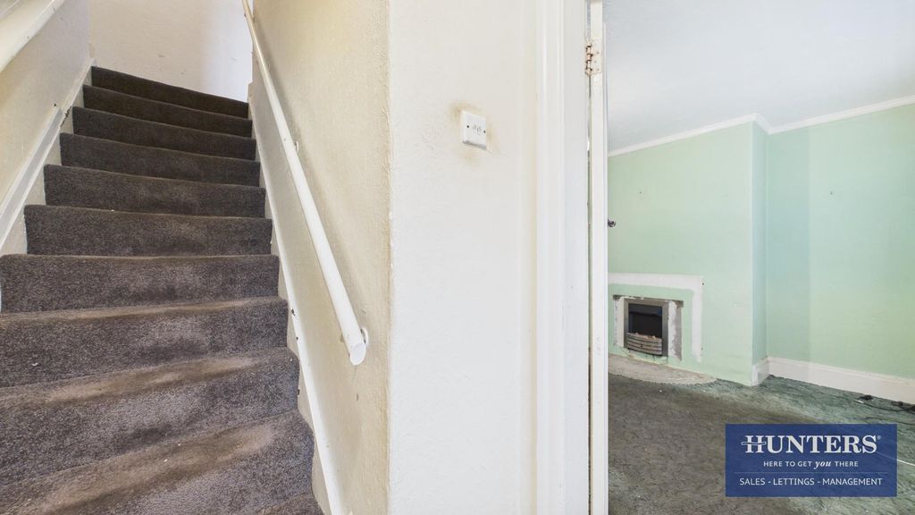 Property photo 2 of 15 Hallway