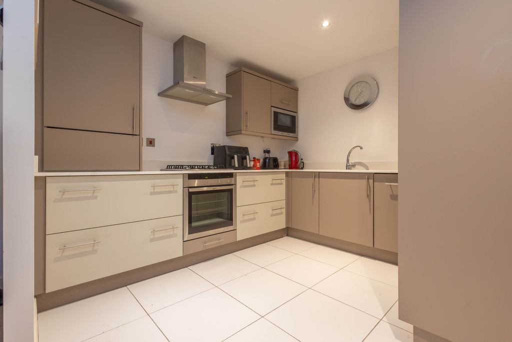 Property photo 3 of 12 R6M_2063