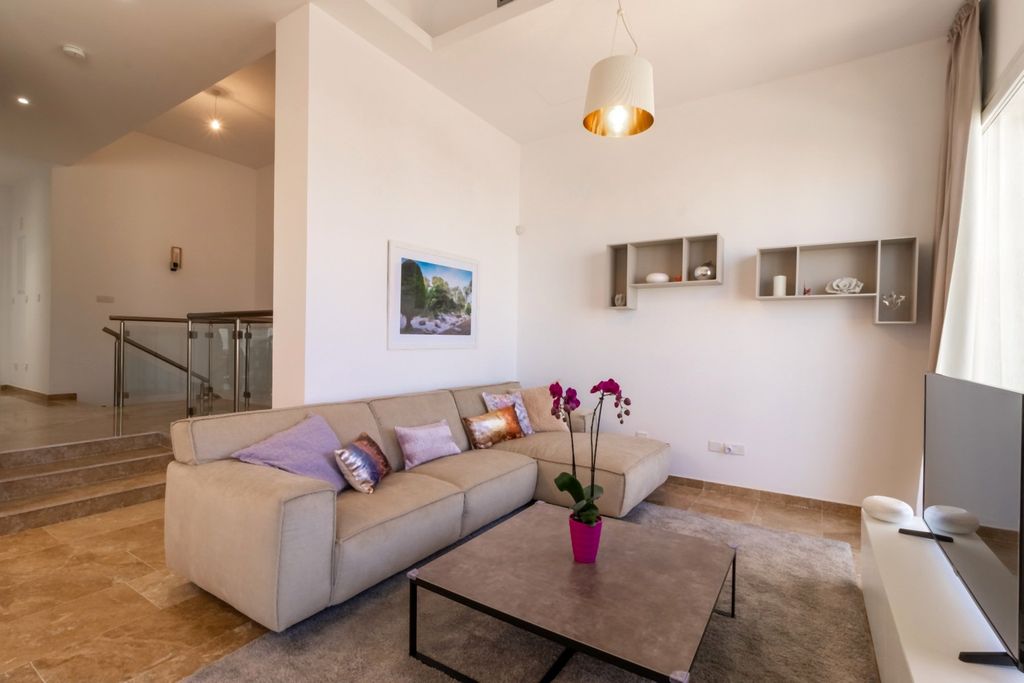 Property photo 2 of 29