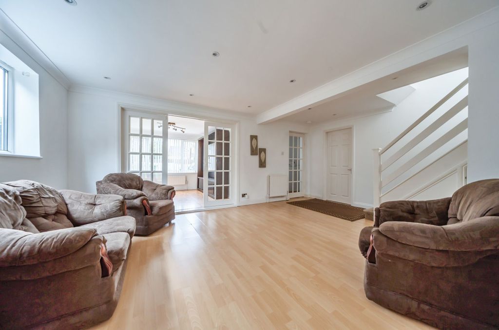 Property photo 2 of 18