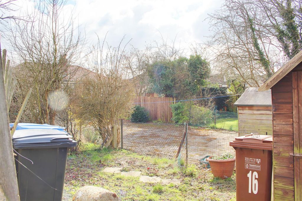 Additional image 4 of 2 bed maisonette for saleStation Close, Brookmans Park AL9