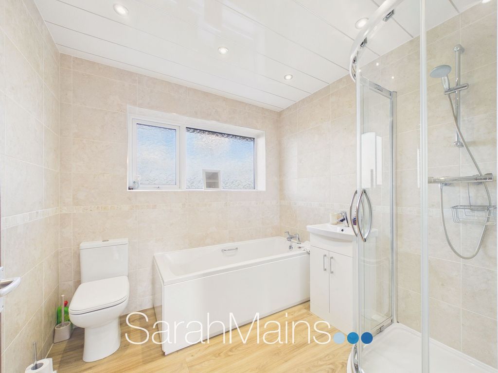 Property photo 3 of 16 Bathroom