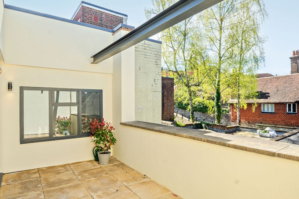 Property photo 3 of 10 Terrace