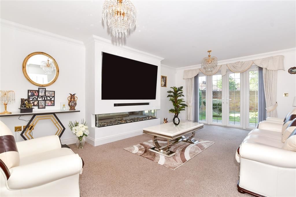 Property photo 1 of 12 Lounge