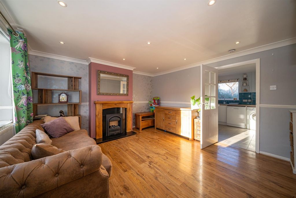 Property photo 2 of 12 242-Fennycroft-Road-02572.Jpg