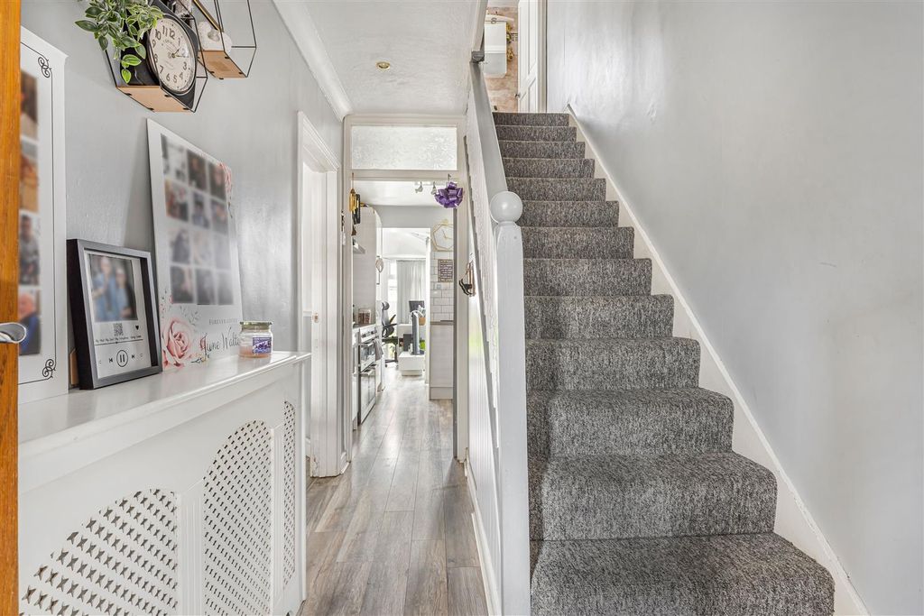 Property photo 2 of 21