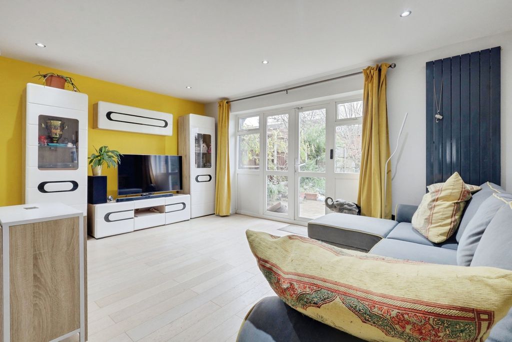 Property photo 3 of 22