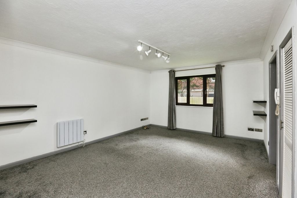 Property photo 3 of 13 Pbox-Img.Jpg