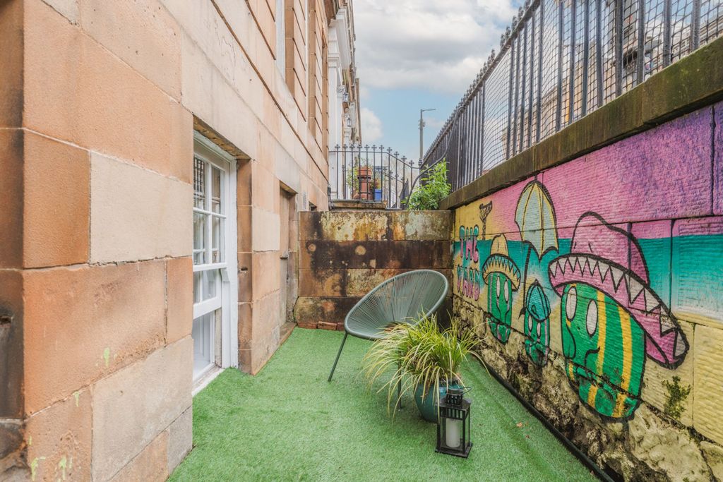 Property photo 2 of 27