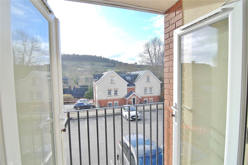 Property photo 2 of 12 Picture No. 20