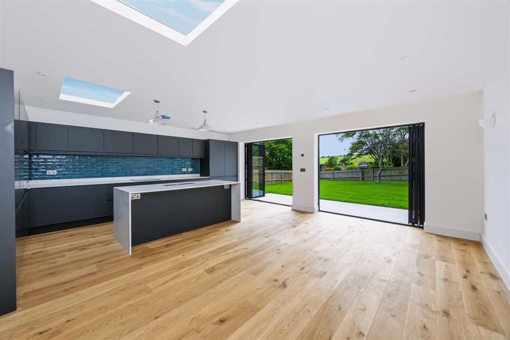 Property photo 3 of 19 The Ridgway Woodingdean-94-012.Jpg