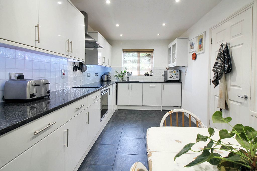 Property photo 3 of 18