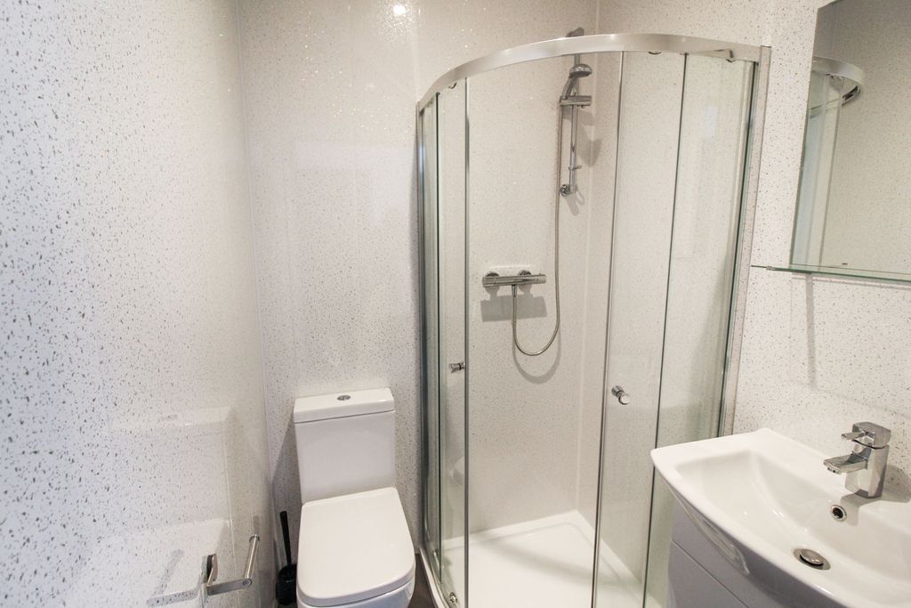 Property photo 2 of 6 En-Suite
