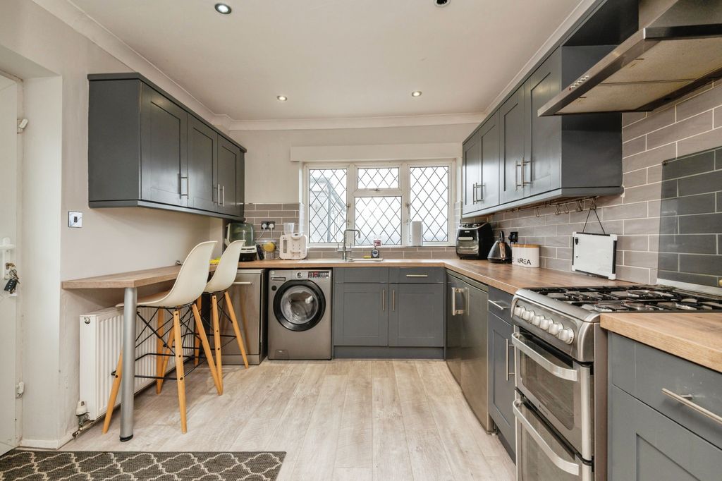Property photo 2 of 14 Kitchen