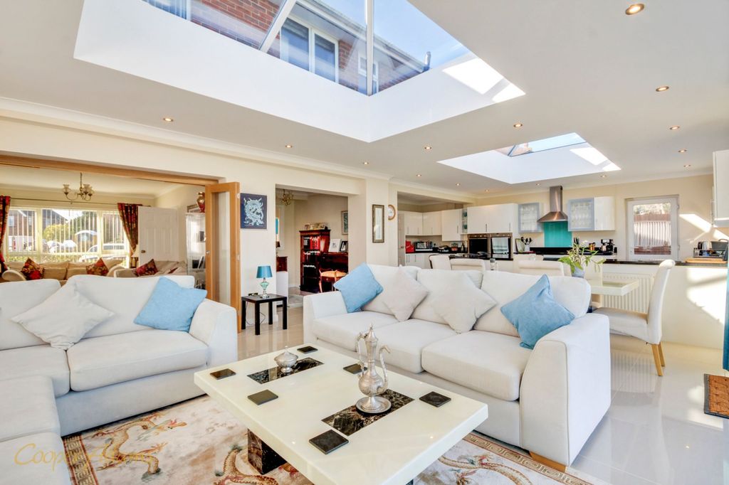 Property photo 2 of 23 Sitting Area