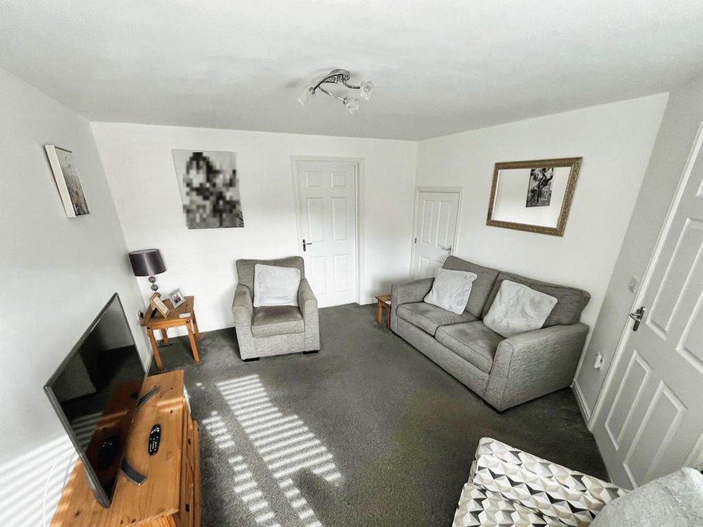 Property photo 2 of 13 83B72Fab-Lounge.Jpg